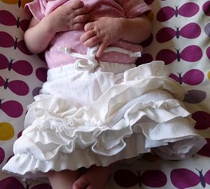 Ruffled Newborn Skirt Great Baby Gift Idea: Sew a Car Seat Liner